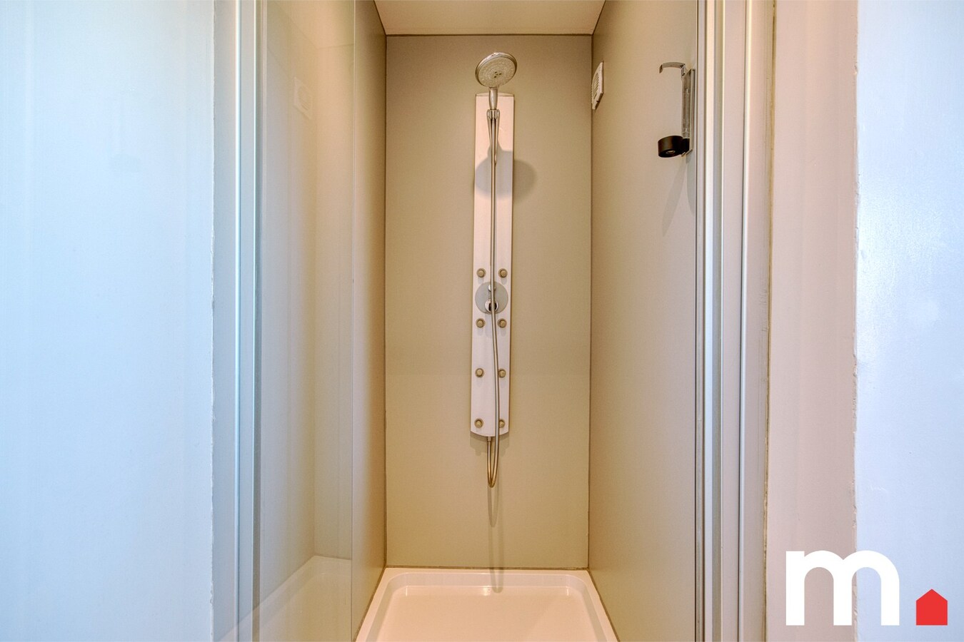 Centraal gelegen, instapklare woning met praktijkruimte én EPC B  te Kortrijk ! 