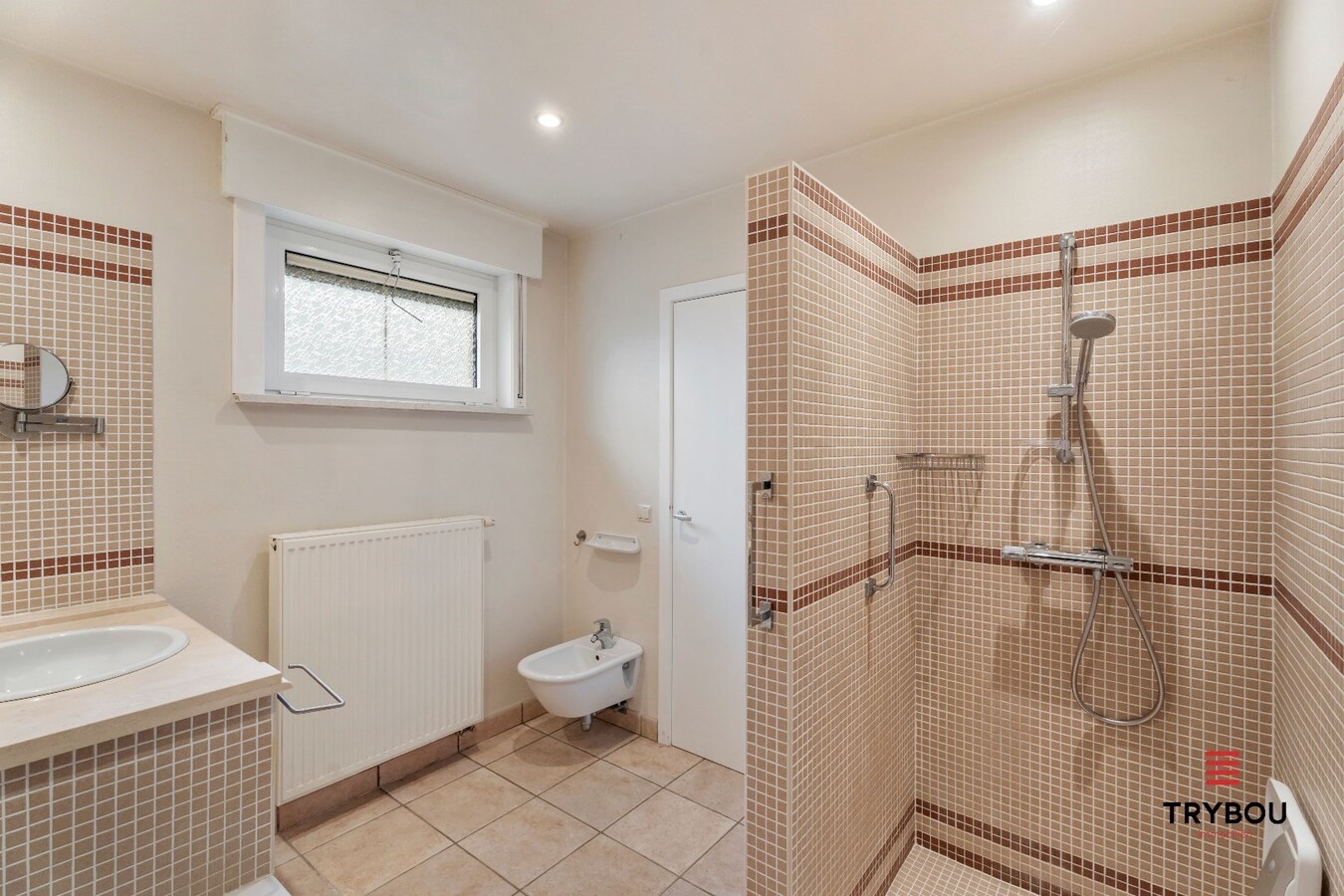 Zeer ruime gezinswoning in het centrum van Merkem 