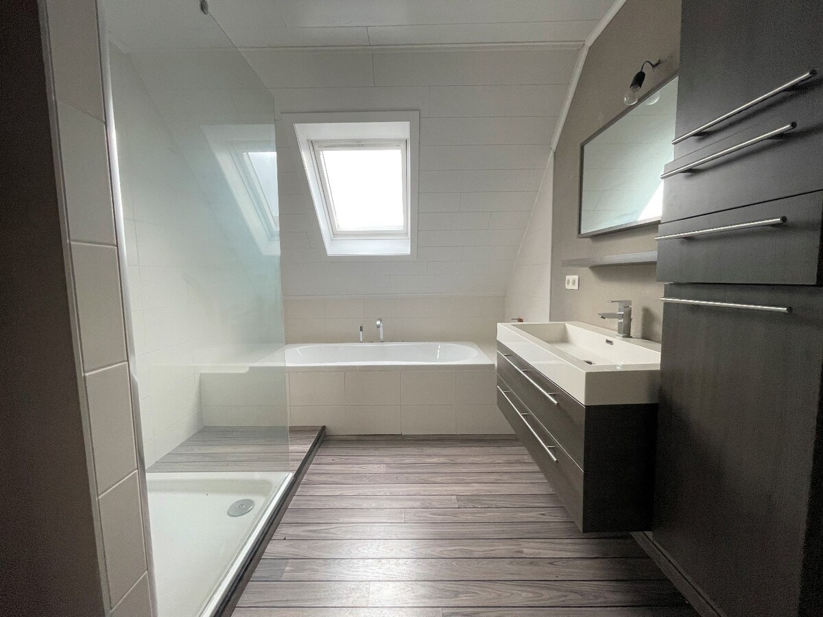 Ruime  woning met 4 slaapkamers en terras in centrum Tielt 