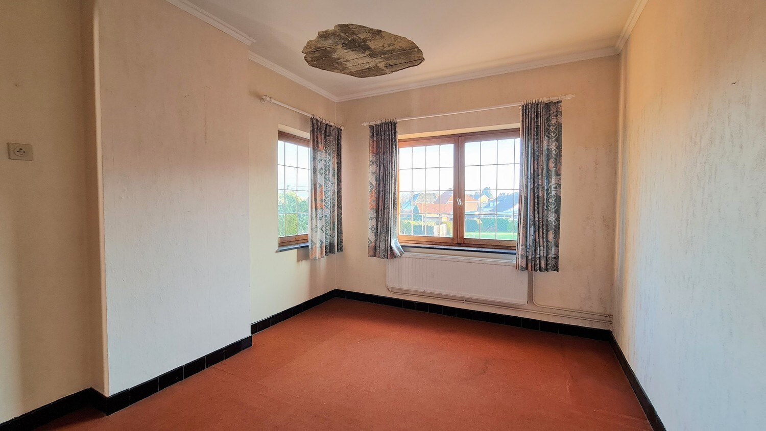 Charmante, op te knappen gezinswoning op perceel van 590 m² 