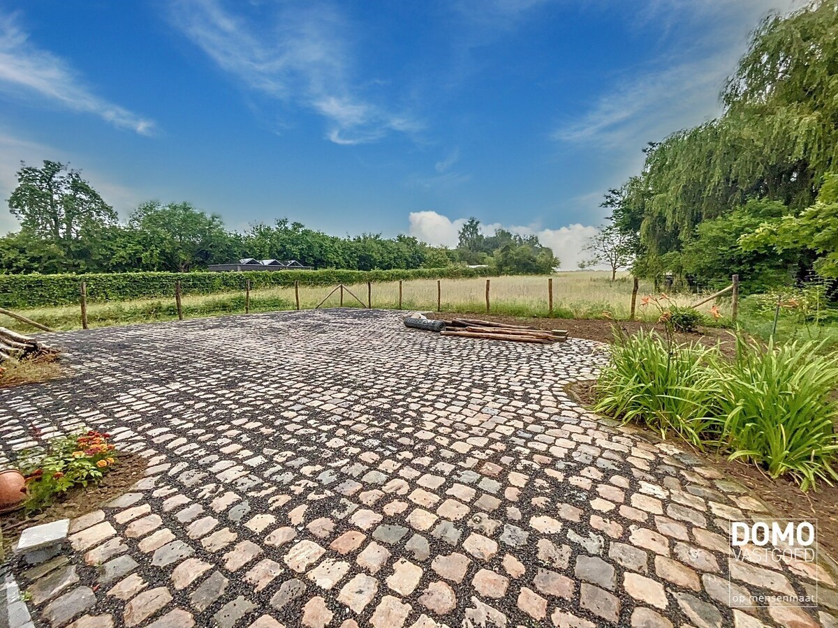 RUIME GEZINSWONING MET 4 SLAAPKAMERS, TUIN EN INPANDIGE GARAGE TE HERK-DE-STAD 