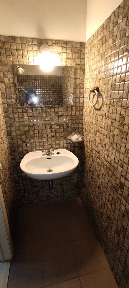 Centraal gelegen handelspand gelegen op een zeer commerciële ligging in de Lippenslaa (POP-UP MOGELIJK) 