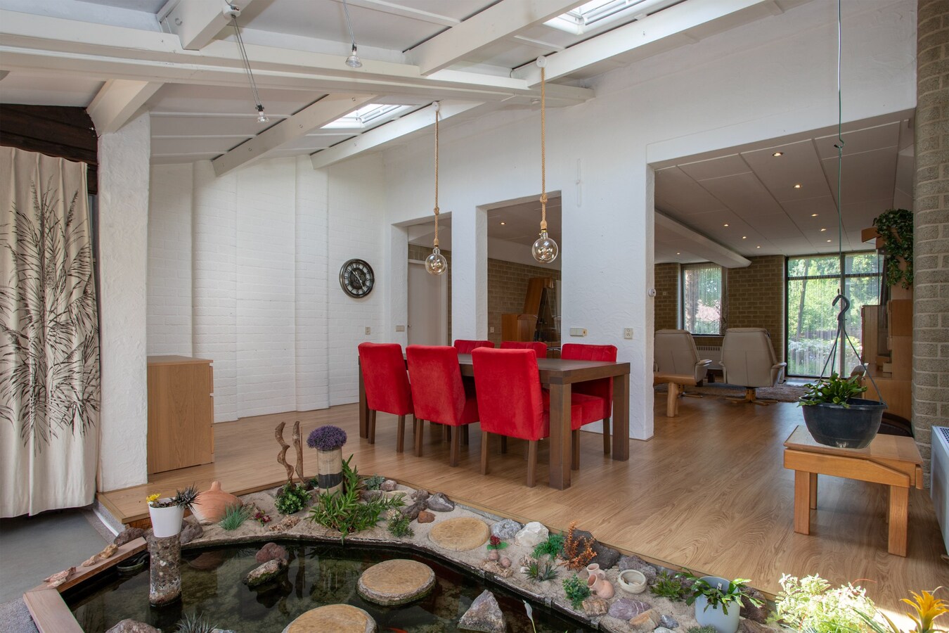 Vrijstaande woning met karakter, ruimte en een verrassende buitenruimte. 