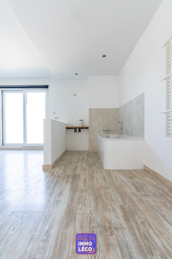 Maison rénovée en 2025 avec jardin, volumes impressionants ! 