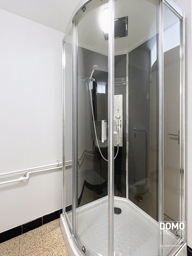 RUIME WONING MET TUIN, GARAGE &amp; 3 SLAAPKAMERS RUSTIG GELEGEN LANGS HET KANAAL MET EPC C TE BERINGEN 