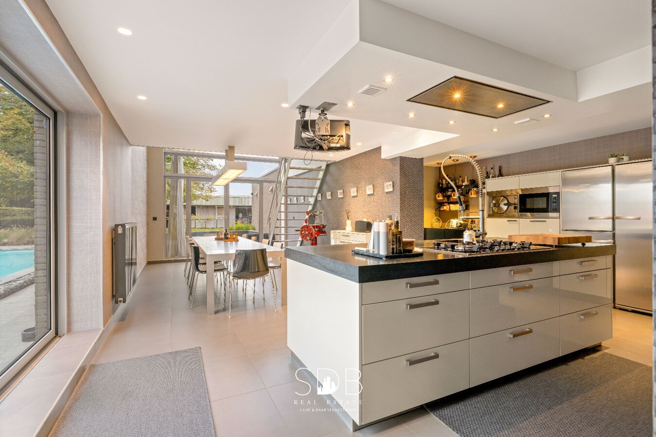 Prachtige woning met paardenfaciliteiten op 11.703m² 