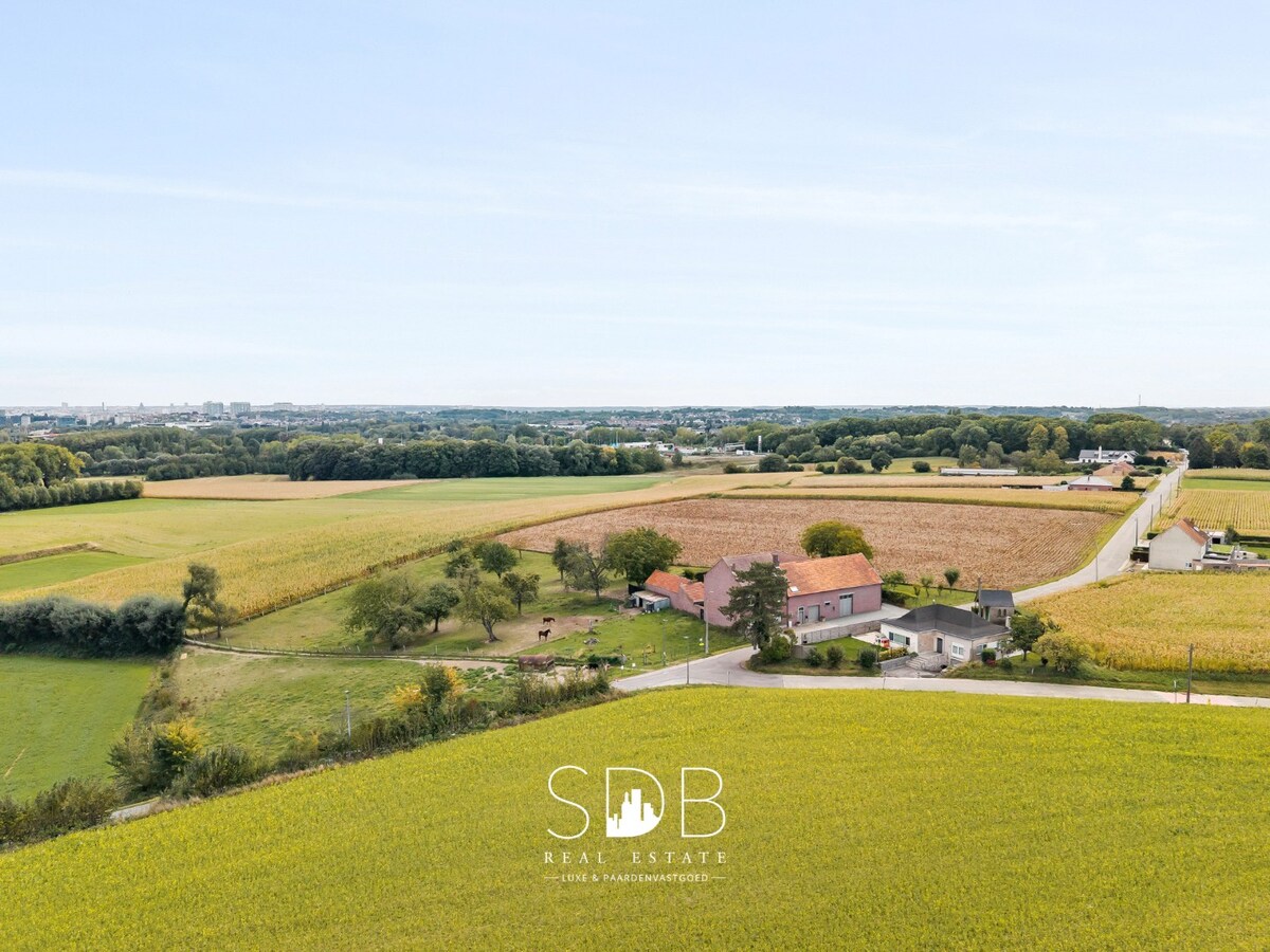 Prachtige landelijke hoeve woning met gezinstuin en graslanden op 1hectare 