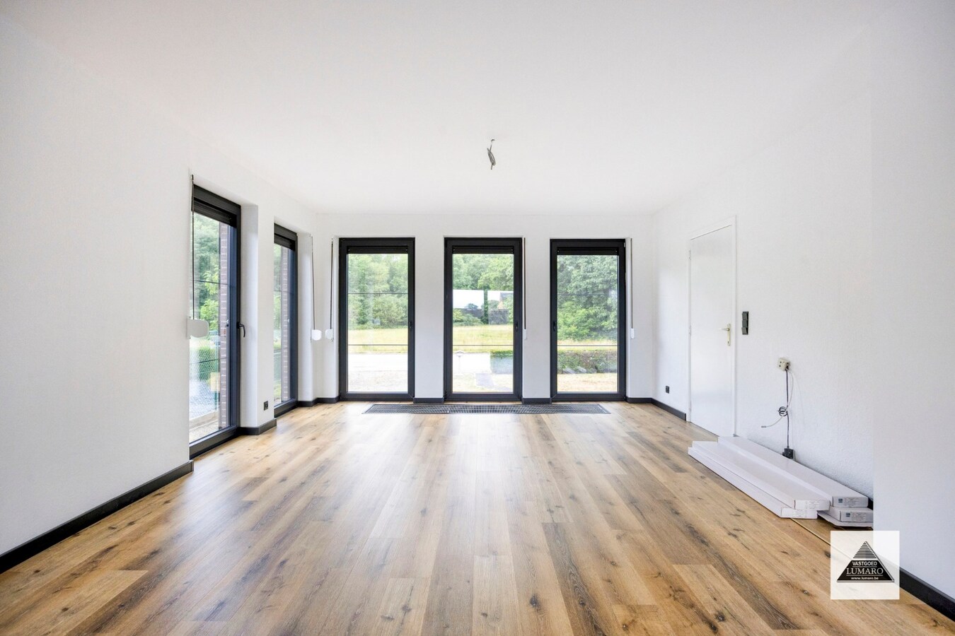 Instapklare woning voor gelijkvloers wonen. 3 slaapkamers, kelder met garage. 