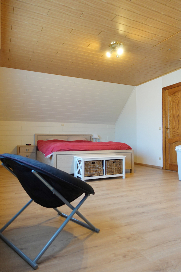 Charmante woning met 2 garages 