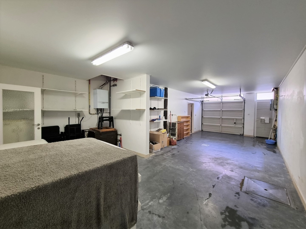 Centraal gelegen woning met grote garage en atelier - Zeebrugge 