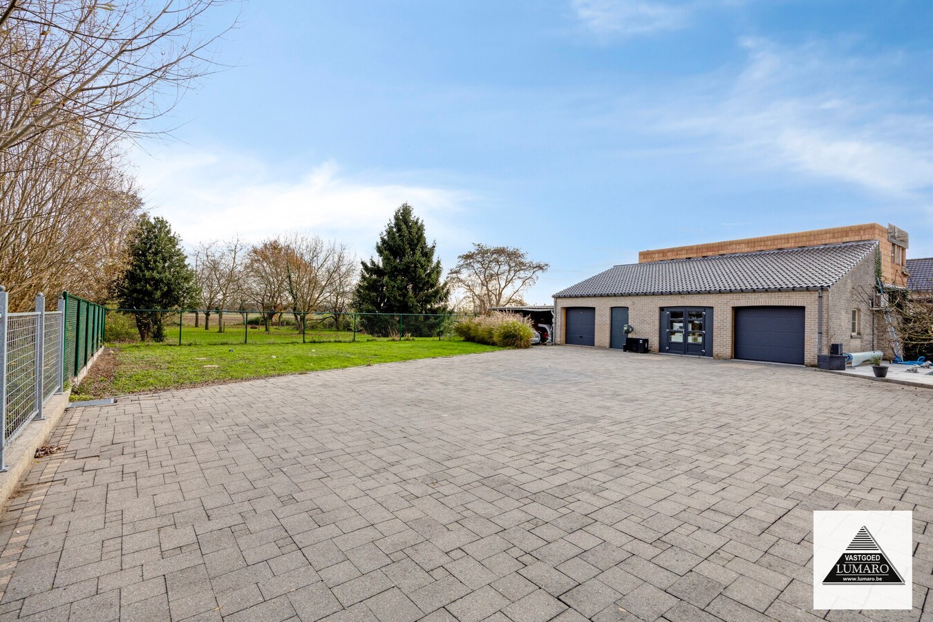 Instapklare villa met zwembad. Landelijke ligging in Leut (Maasmechelen). 