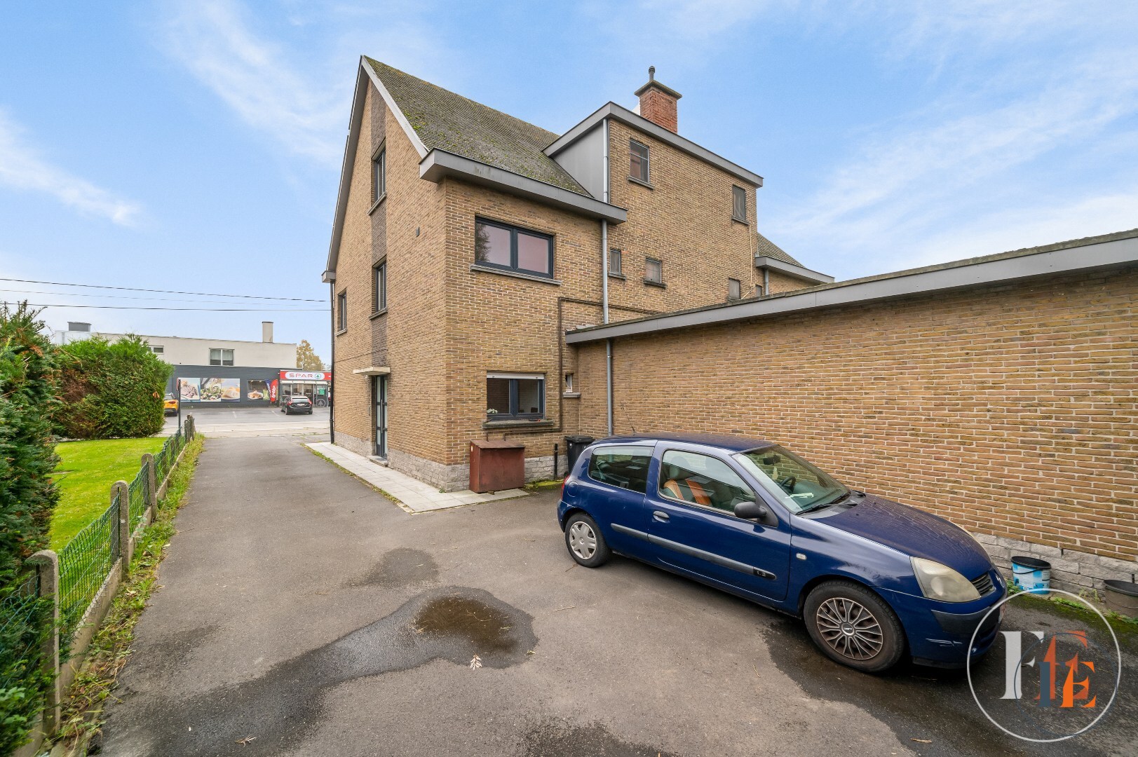 Buitenkans! Duplex appartement  met garage en tuin 