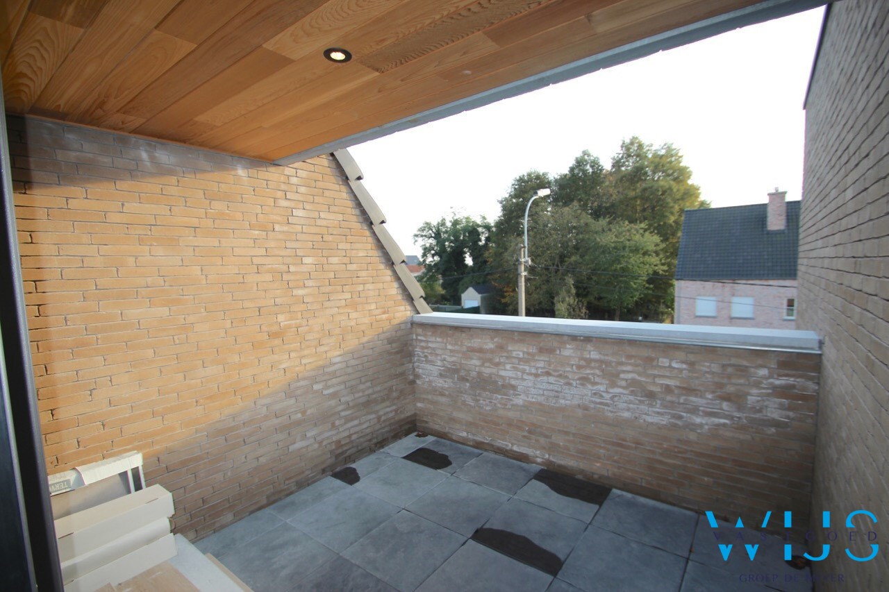 Prachtige duplex met garage in het rustige landelijke OOSTEEKLO ! 