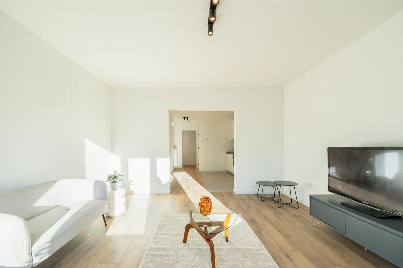 Gerenoveerd appartement met 2 slpk en terras te Mortsel! 