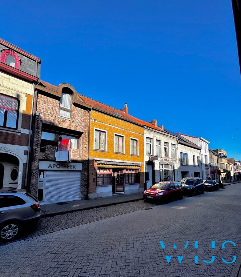 Karaktervolle te renoveren woning op topligging in Assenede! 