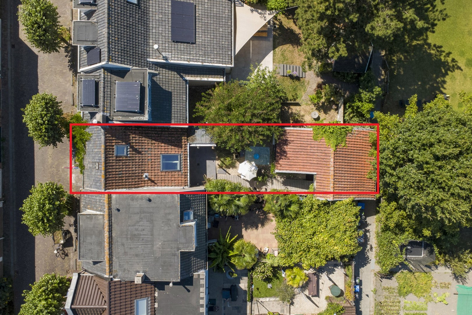 Sfeervol gerenoveerde dijkwoning met riante schuur. 