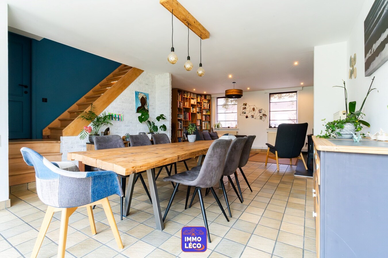 Maison aux volumes impressionnants, érigée sur 1457m², 4 garages, TOP SECTEUR ! COUP DE COEUR ! 