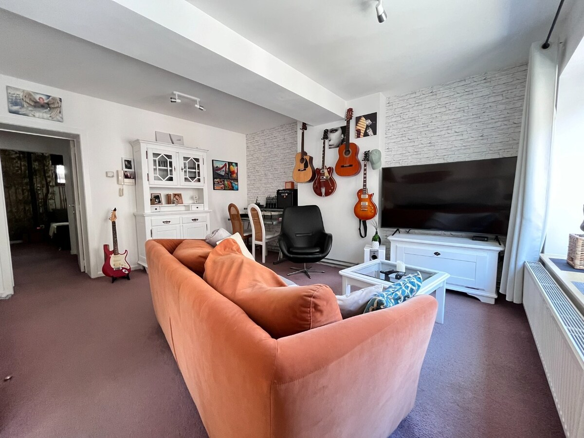 Comfortabel appartement op de 1ste verdieping van een kleinschalige residentie op een steenworp van de historische markt! 