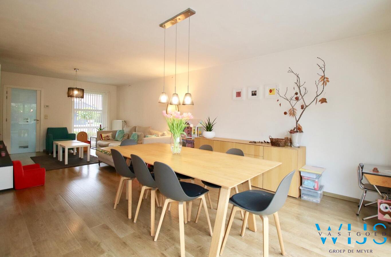 Instapklaar en zeer gezellig woonhuis in een rustige wijk te EEKLO ! 