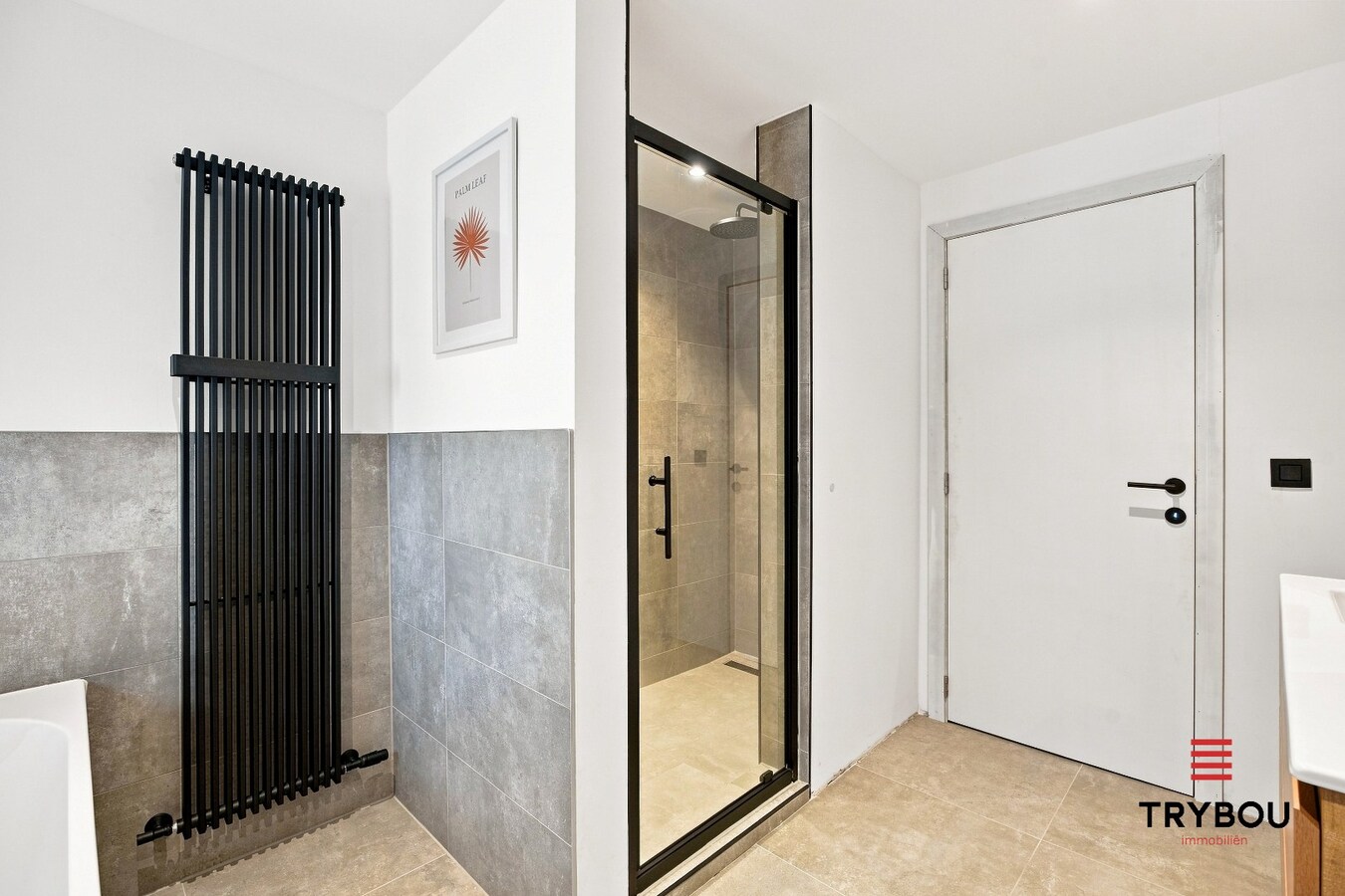 Uitstekende gelegen woning met loods en tuin! 