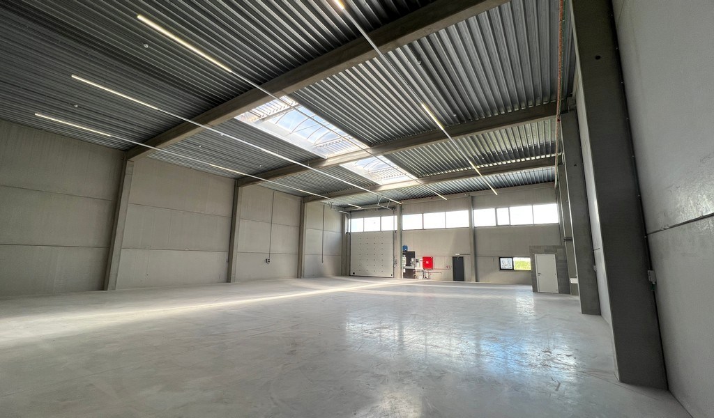 Recent magazijn te huur in Evergem