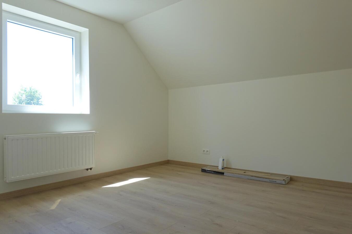 Half-open nieuwbouwwoning met zonnige tuin 