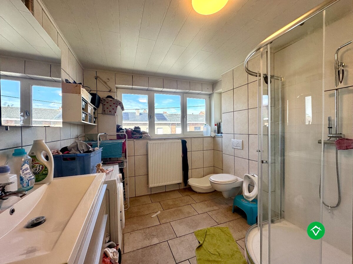 Instapklaar appartement met terras en 3 slaapkamers in een rustige wijk te Eernegem 