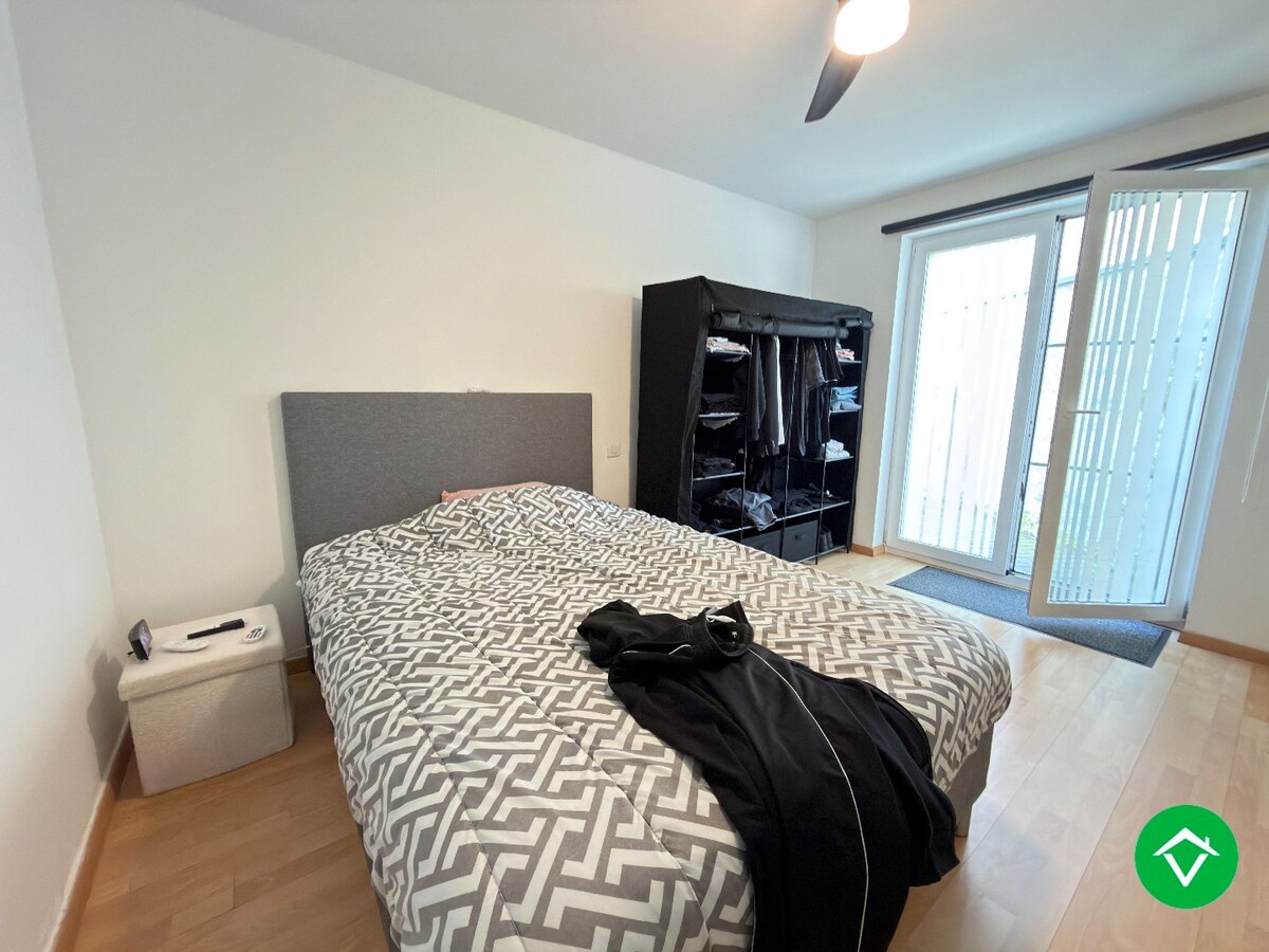 Gelijkvloers appartement met 1 slaapkamer en autostandplaats te Gistel 