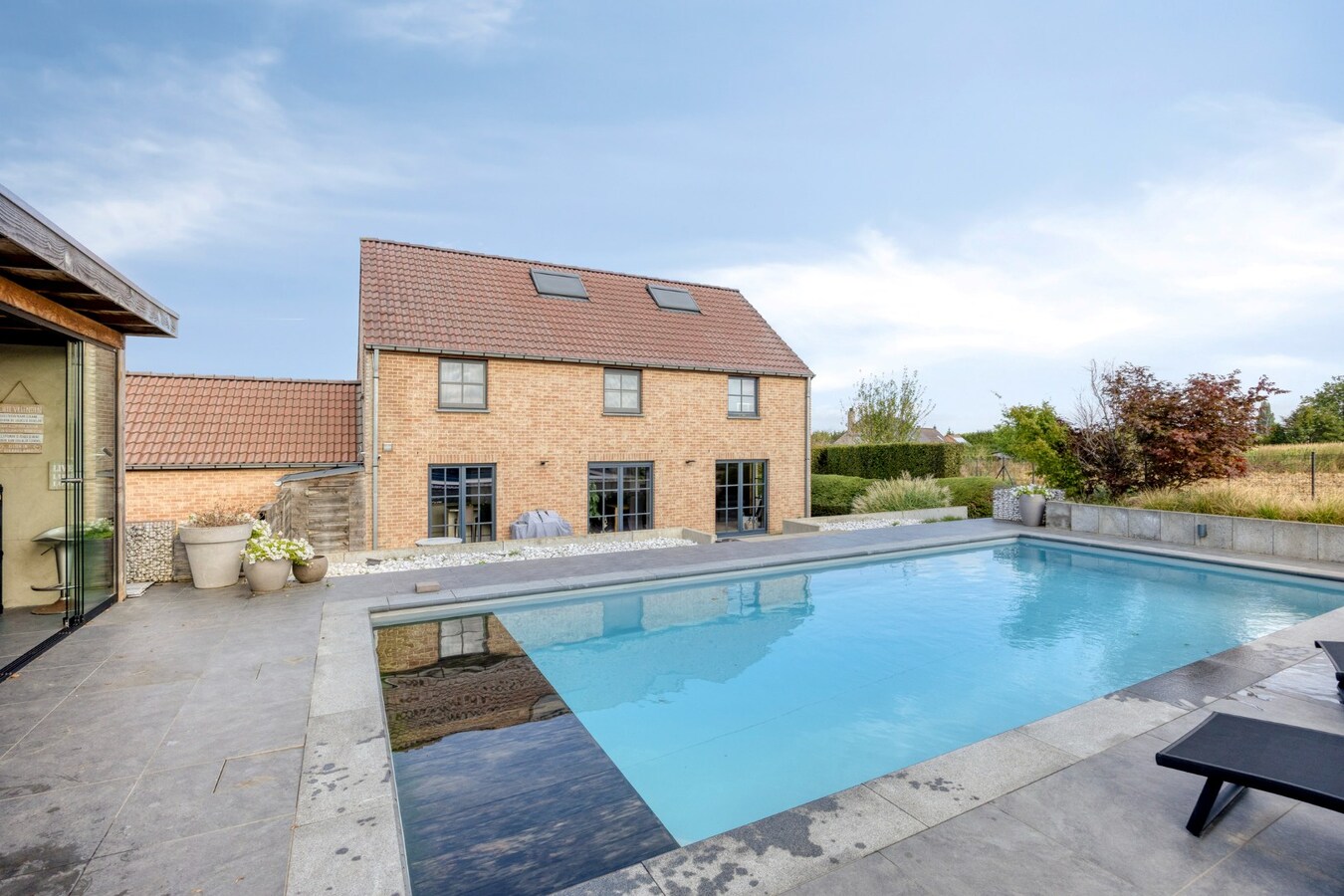 Exclusieve VILLA met zwembad en poolhouse te Piétrain - PEB energielabel B 