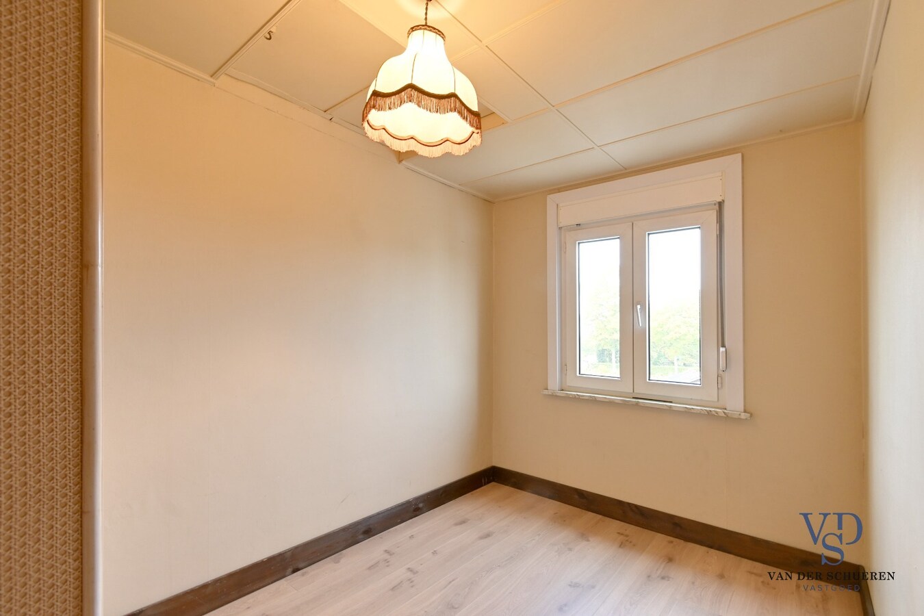 Te renoveren woning met uniek uitzicht op de omliggende akkers 