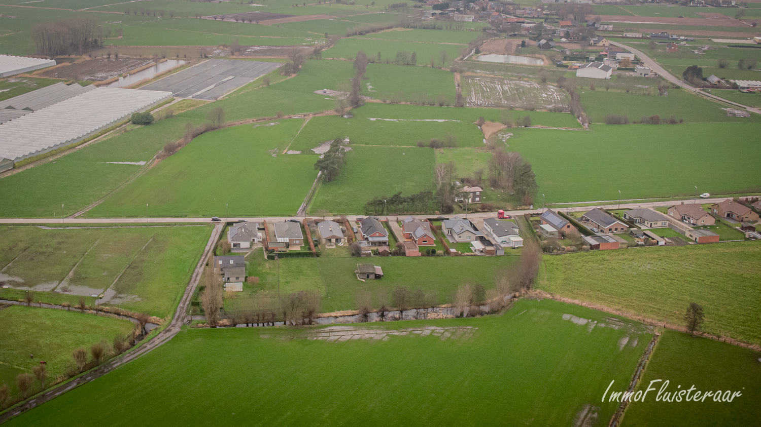 Instapklare moderne bungalowwoning met loods en aanpalende weilanden op 6929m². 