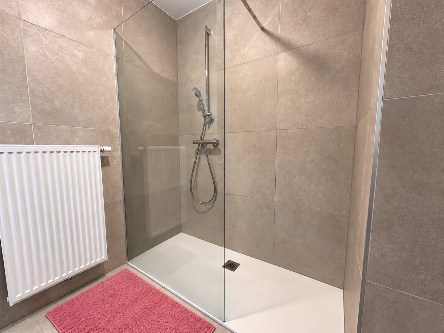 Prachtig appartement (89 m²) met 2 slpk, groot terras (en garage), Torhout 