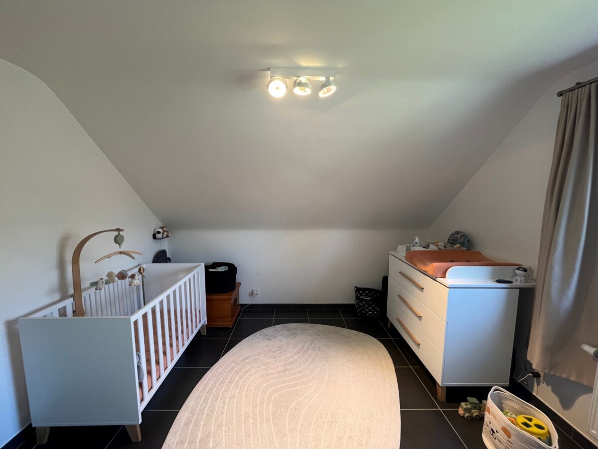 Ruime villa in residentiële wijk te Dikkelvenne 