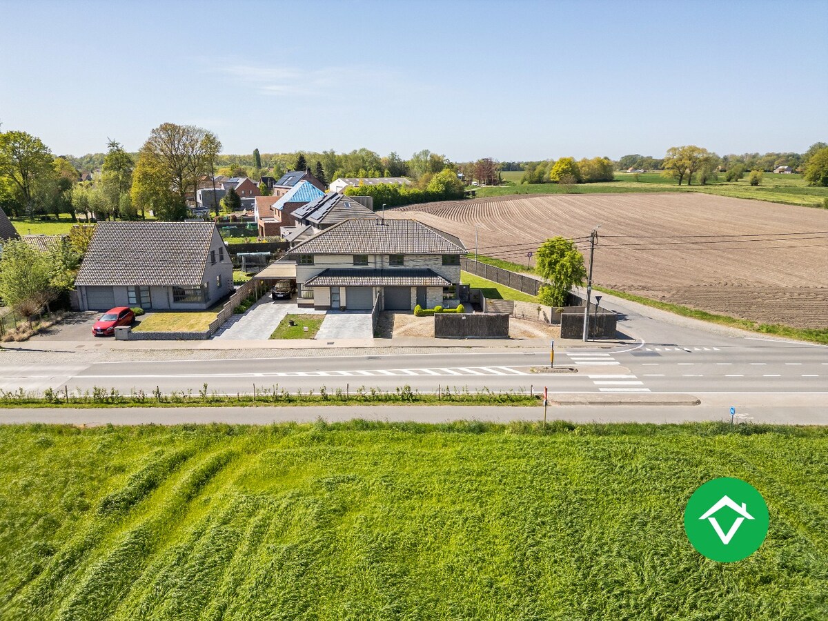 Recente woning (2011) met 3 slaapkamers, inpandige garage en vergezichten te Koekelare 