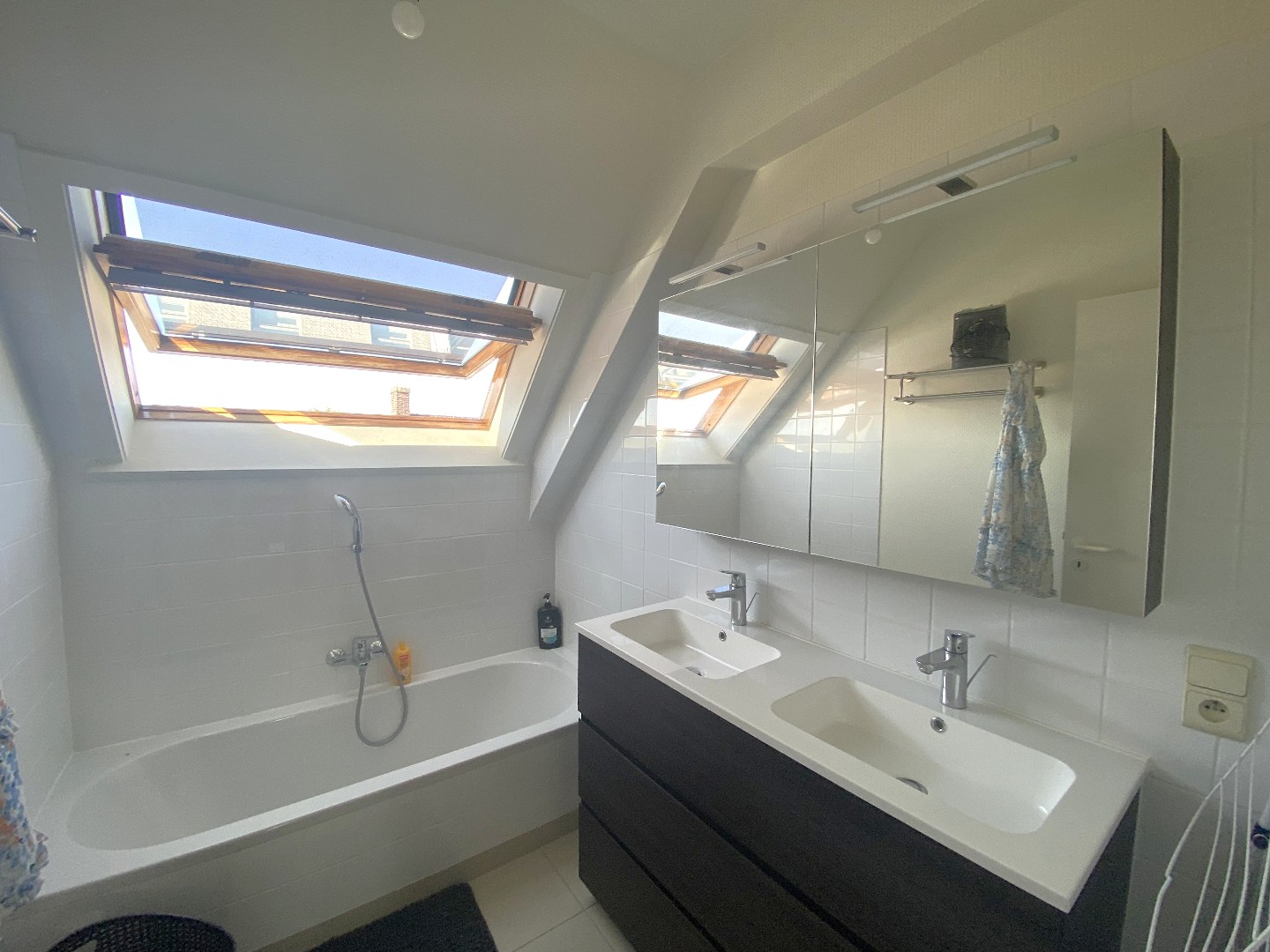 Centraal gelegen instapklaar duplex appartement met garage en terras! 