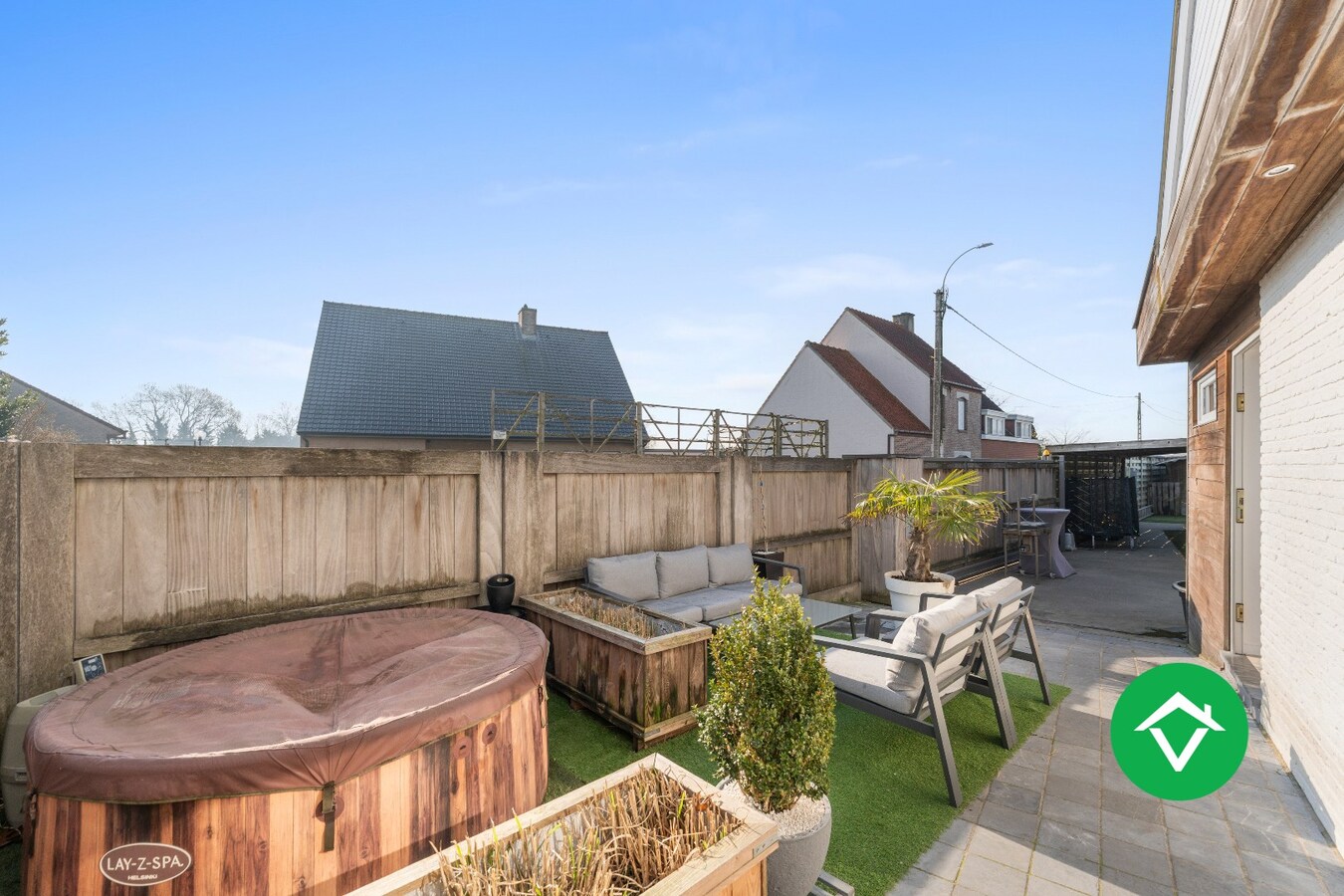 Functionele woning met drie slaapkamers, garage en ruime oprit te Ichtegem 