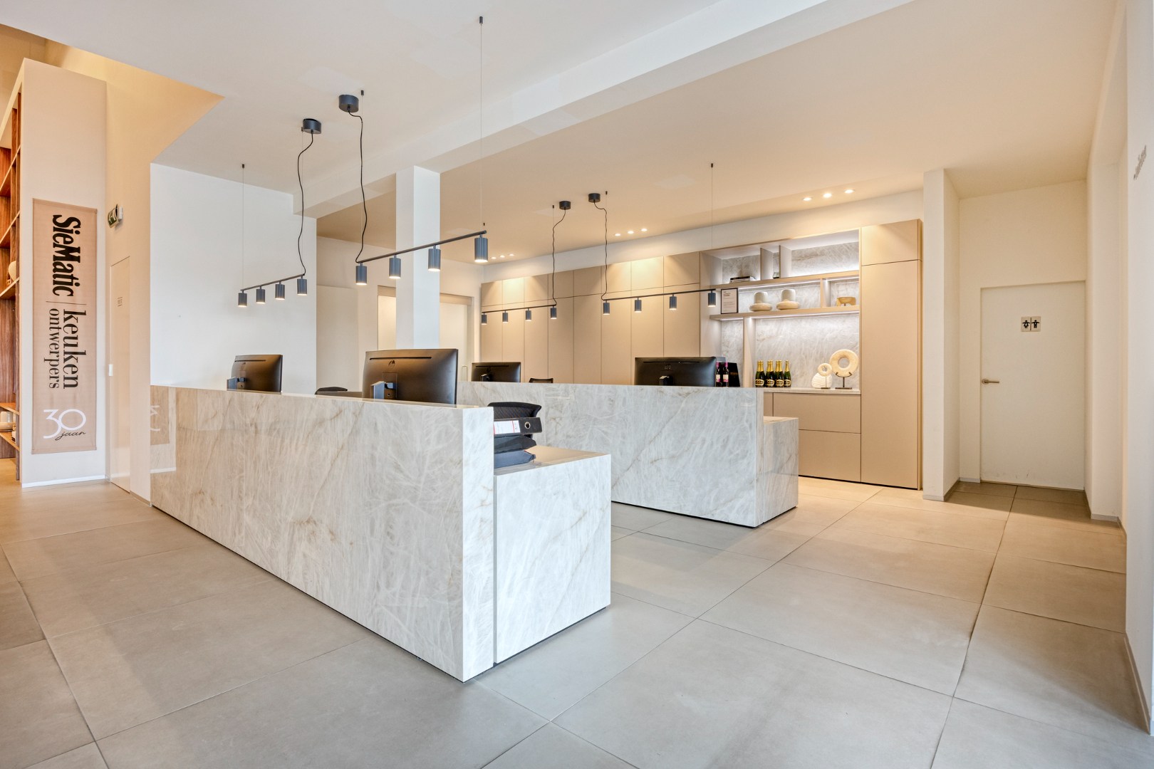 Zeer goed gelegen handelspand van Ca. 880m2 te huur! 