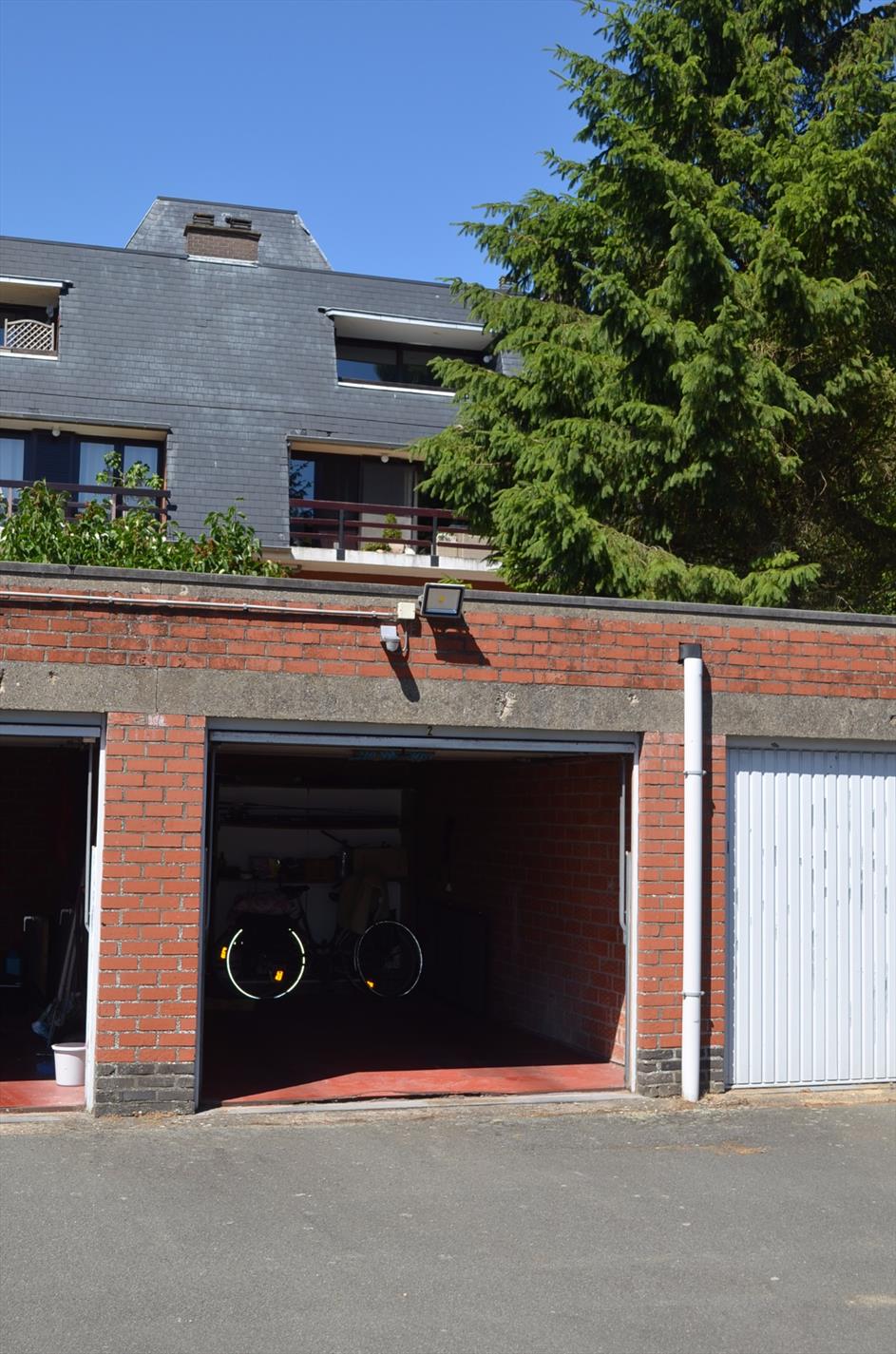 Gelijkvloers app. 2 slpks, tuin en garage te Adegem 