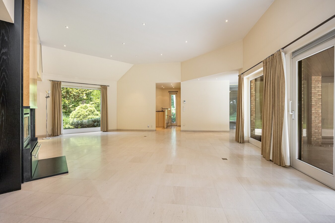 Exclusieve villa met gelijkvloerse master suite, prachtige tuin en uitzonderlijk wooncomfort 