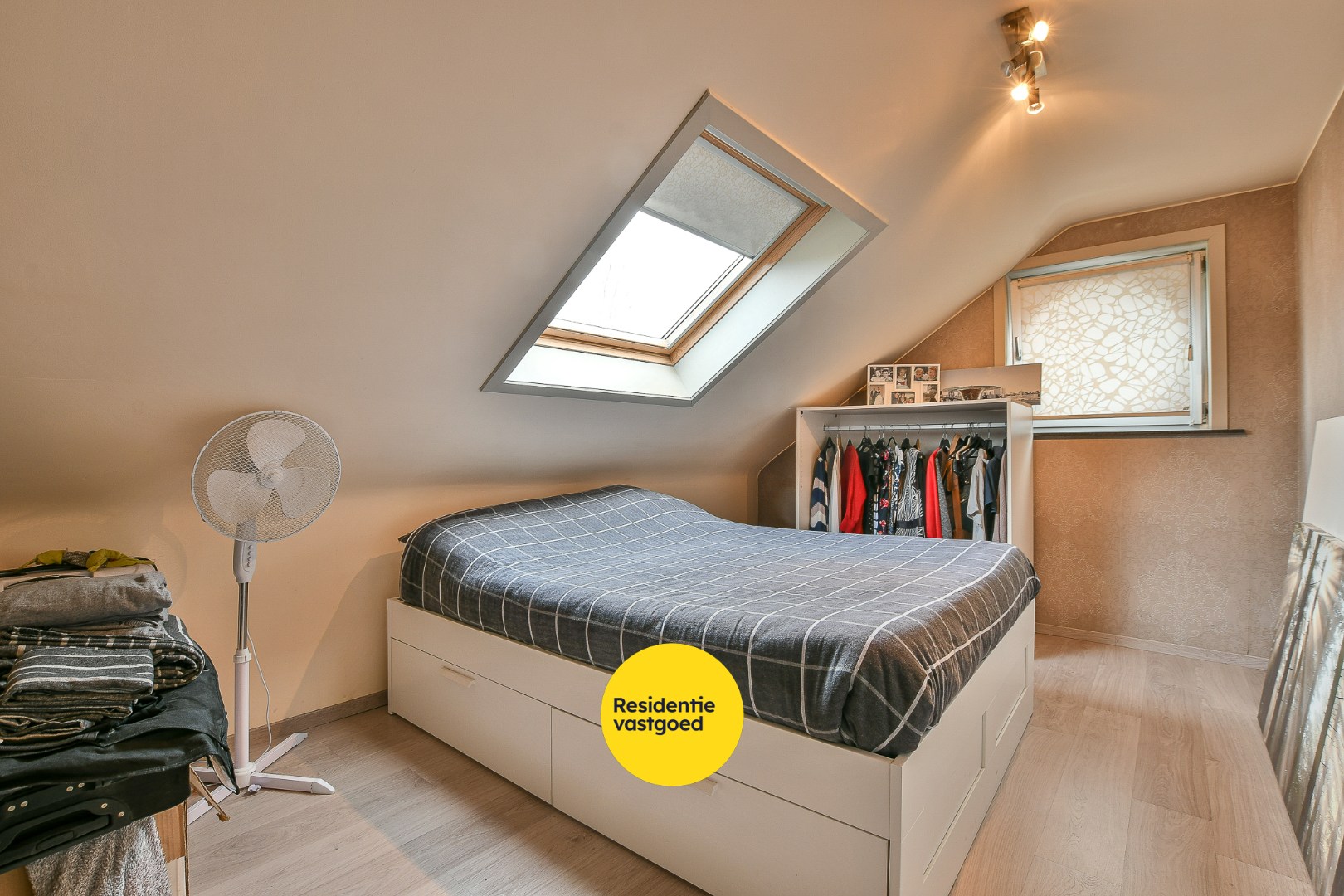 Instapklare halfopen woning met 3 slaapkamers en zonnige tuin in Vosseslag, vlakbij bos en duinen 