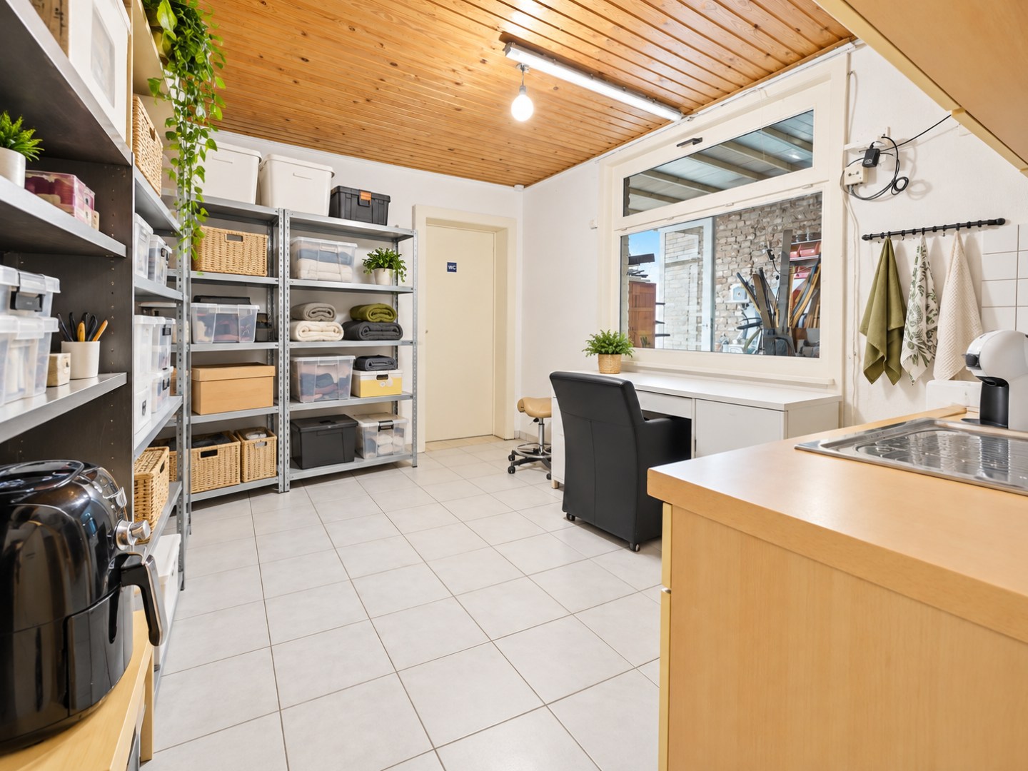Unieke opportuniteit: karaktervolle handelswoning met talloze mogelijkheden in hartje Nieuwpoort-Stad 