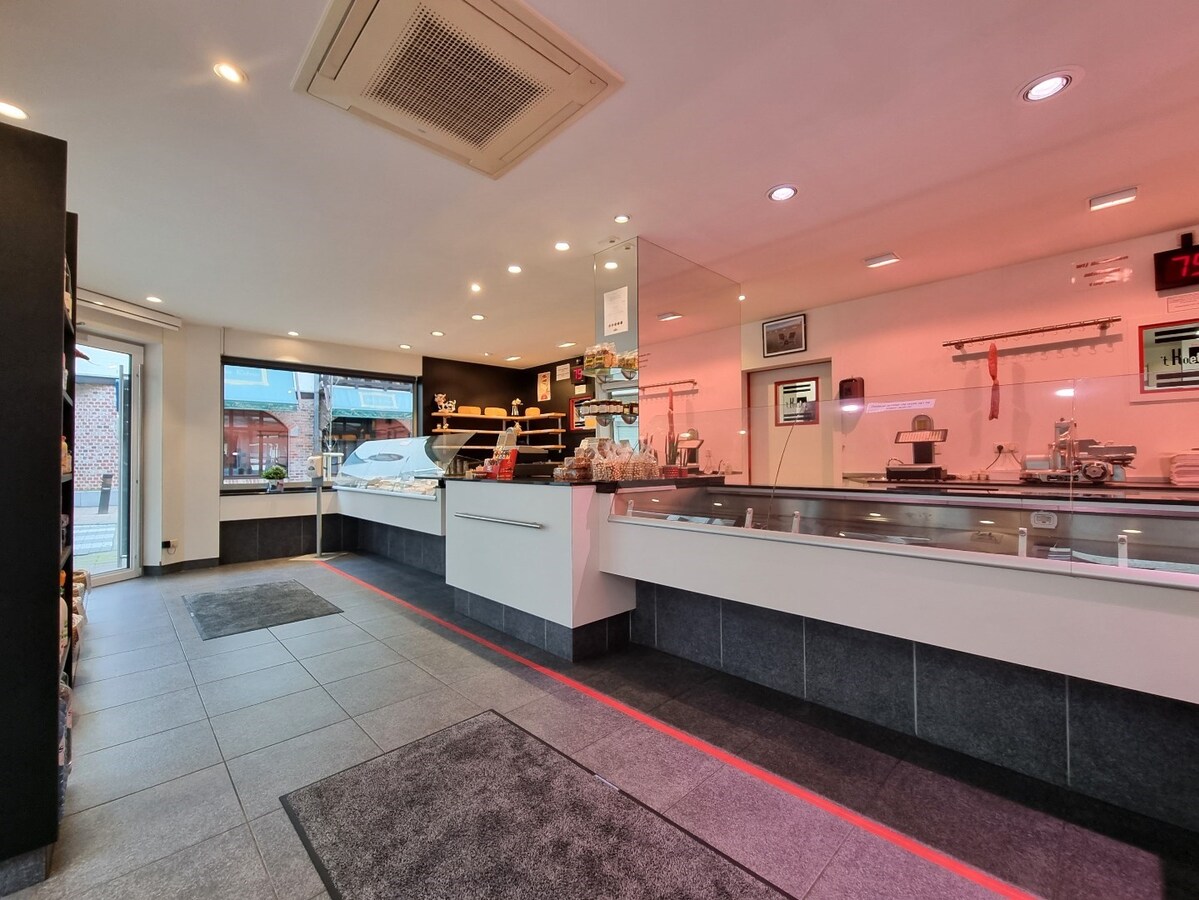 Handelszaak (hoekligging) op absolute topligging in Heist 