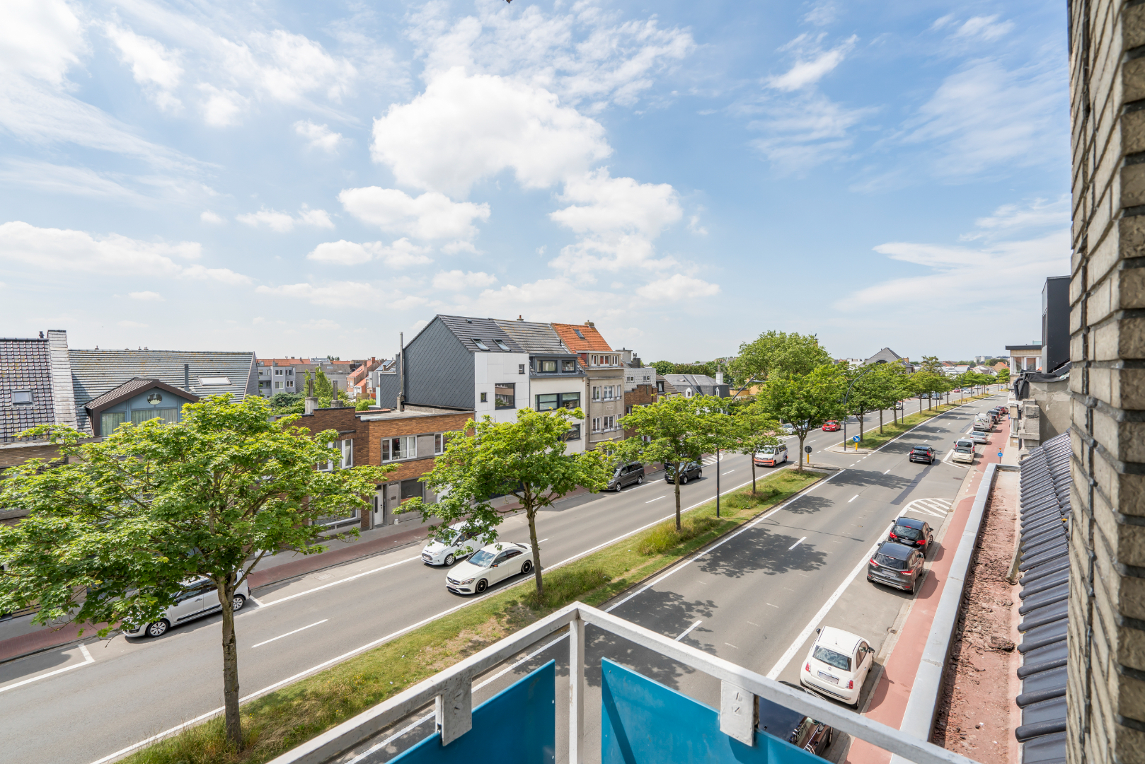 OPBRENGSTEIGENDOM MET 7 APPARTEMENTEN EN 7 GARAGEBOXEN 