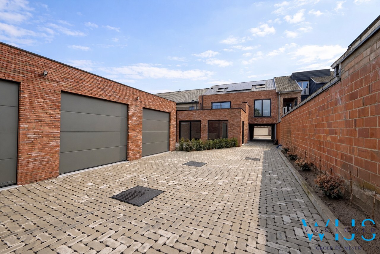 Drieslaapkamer appartement met garage in hartje Ertvelde ! 