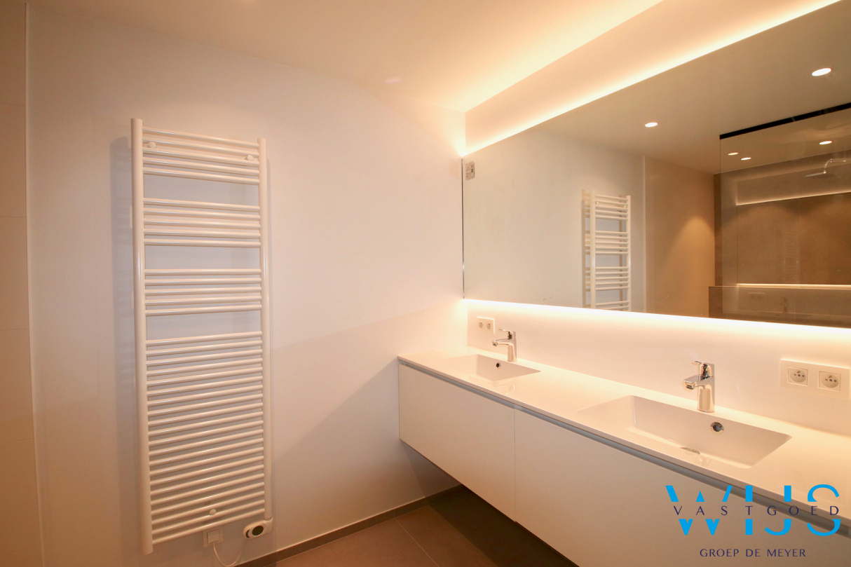 PRACHTIG gelijkvoersappartement te KLUIZEN ! 