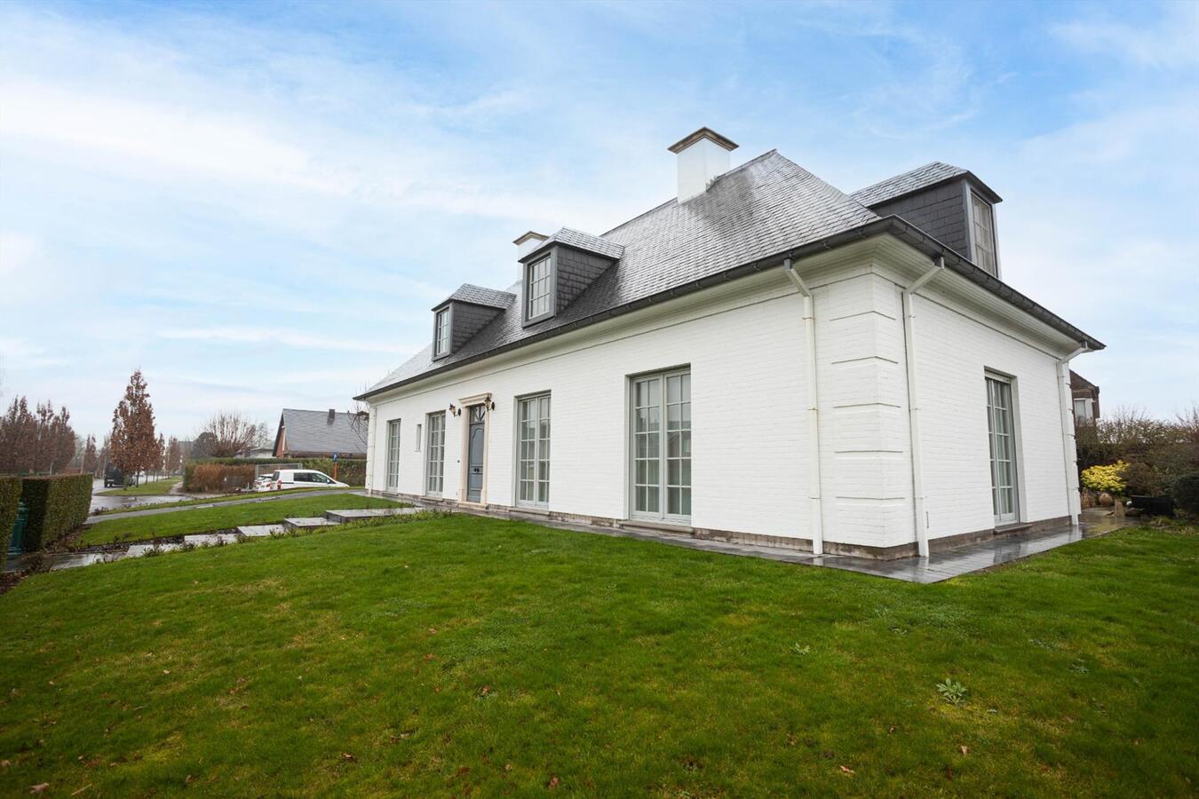 Riante villa aan de rand van het centrum van Ieper 