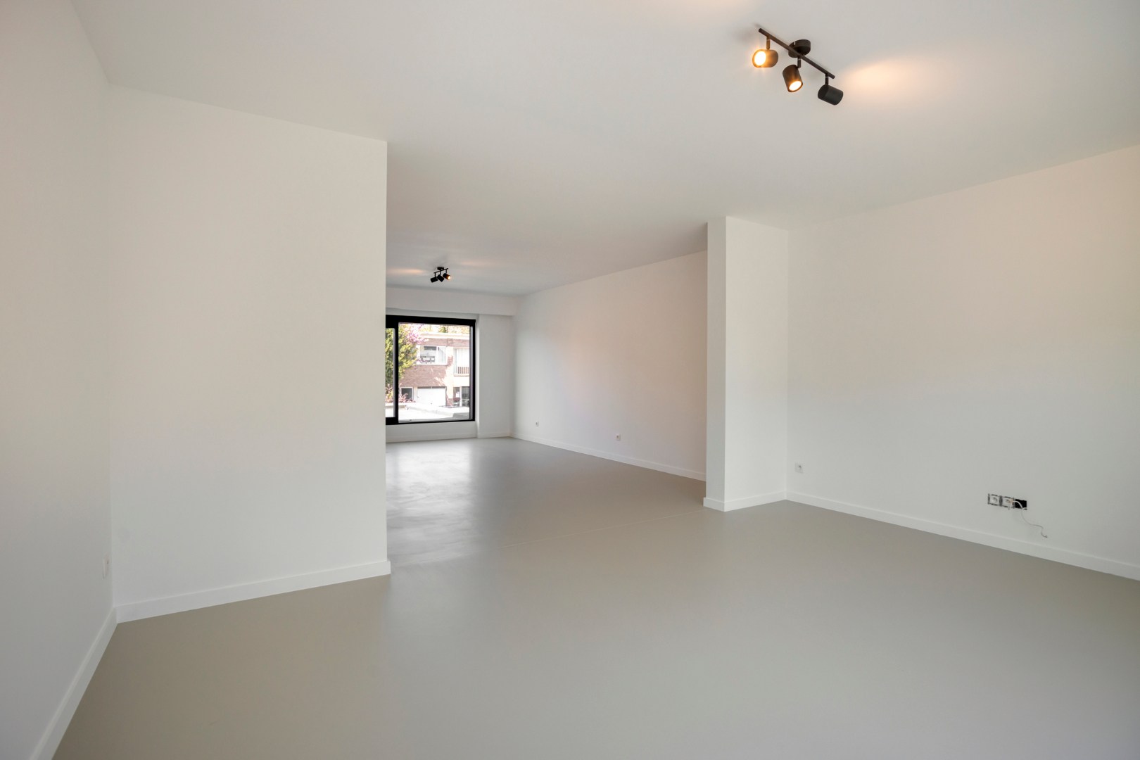 Gerenoveerd ruim en lichtrijk appartement met 2 slaapkamers en ruim terras - EPC label B 