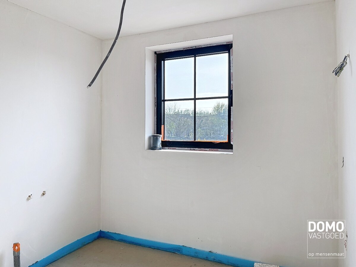 ENERGIEZUINIGE HALFOPENBEBOUWING MET 3 SLAAPKAMERS TE KERMT 