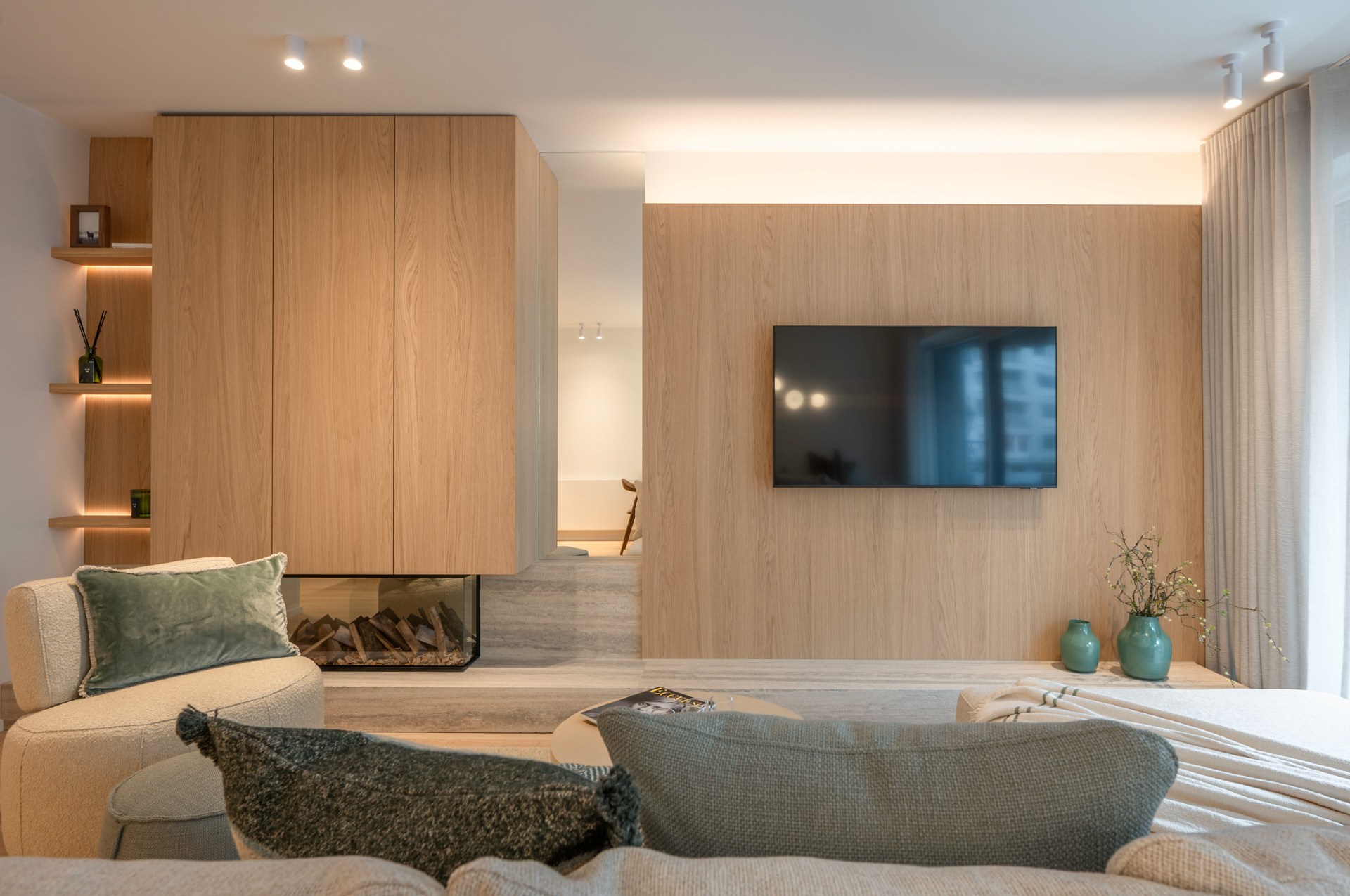 Prachtig gerenoveerd appartement met 3 slaapkamers centraal gelegen op de Lippenslaan te Knokke. 