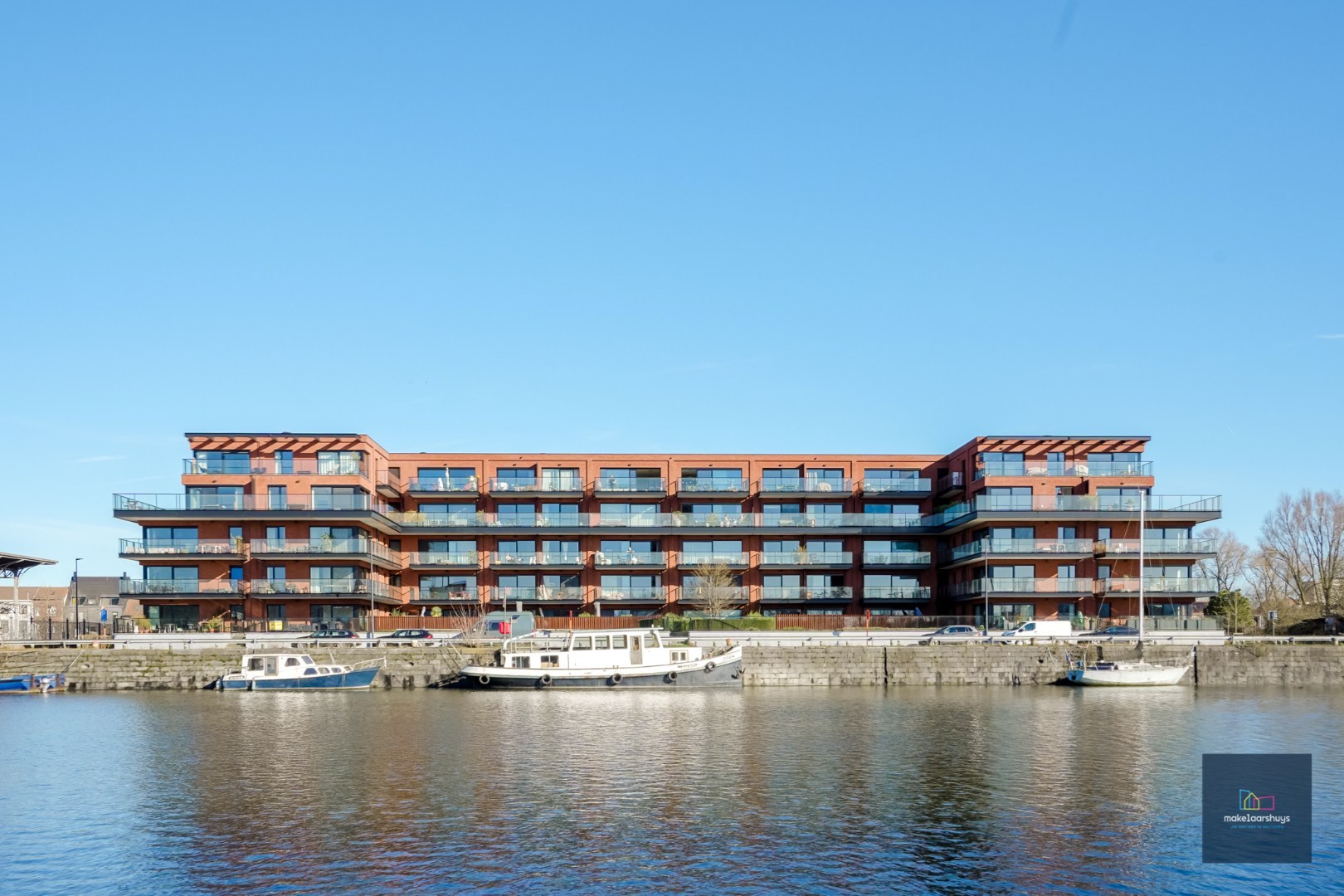 Schitterend 2-slp.app met 2 terrassen, garage en kelder 